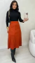 Conjunto: Blusa Preta Básica Feminina Canelada Gola Alta Manga Longa + Saia Terracota Feminina Midi Em Suede Com Fenda E Ziper