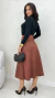 Conjunto: Blusa Preta Feminina Básica Manga Longa Em Algodão Gola Redonda + Saia Marrom Feminina Em Suede Midi - comprar online