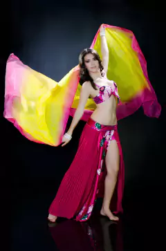 Véu Em Seda Pura Pintado à Mão - Amarelo Com Borda Rosa - comprar online