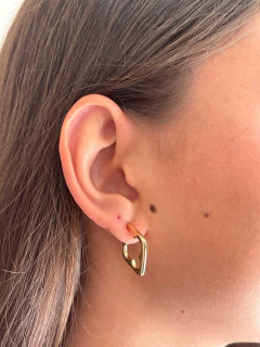 Argola Quadrada Trevo Vazando em Ouro na internet