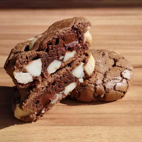 Cookies congelados de macadâmia e chocolate 50% • 3 unidades • 150g