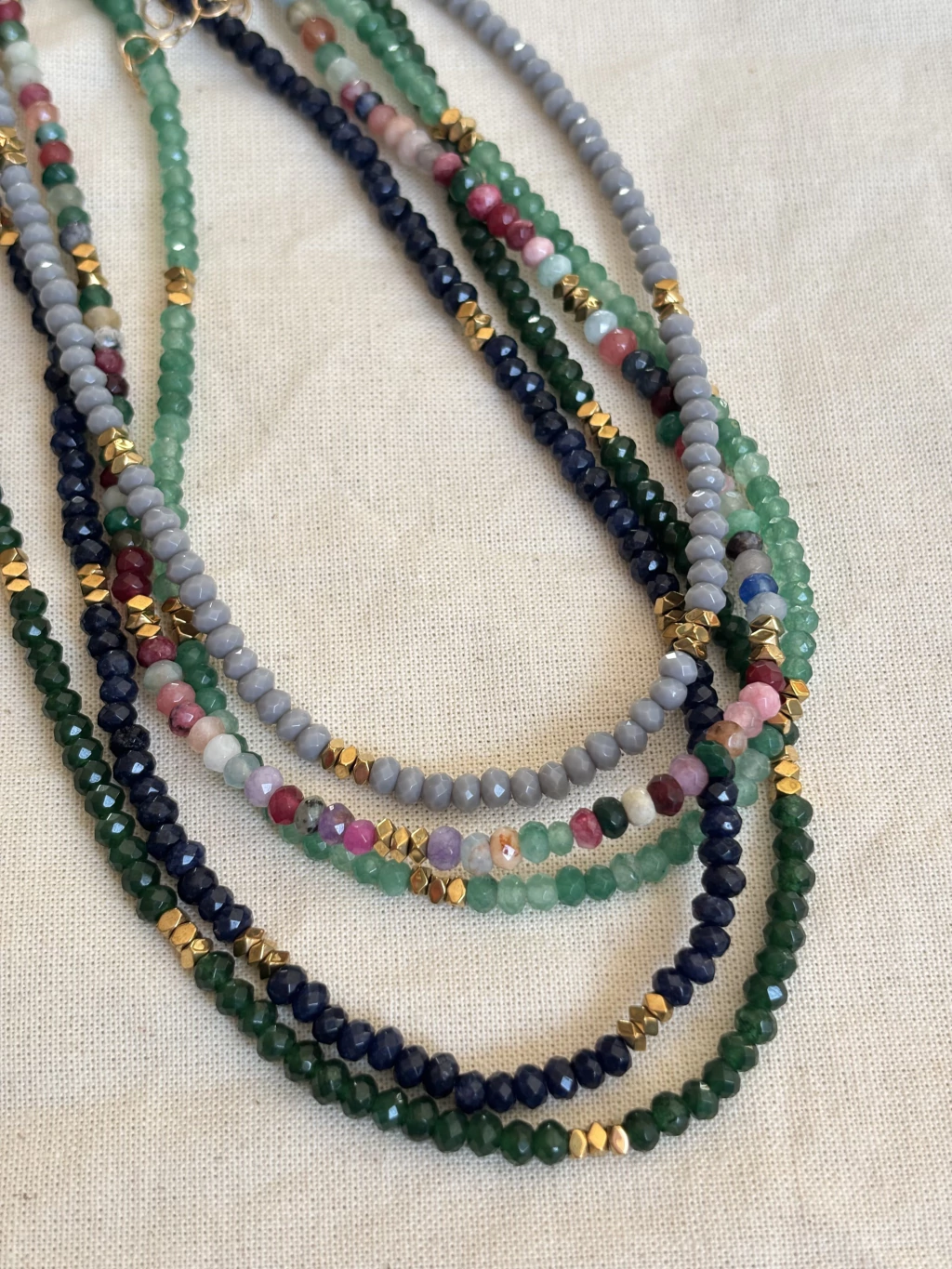 Collar capricornio de piedras naturales