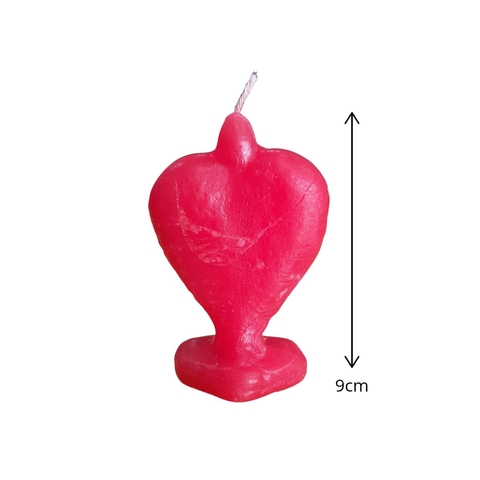 Vela de Magia em formato de coração vermelho 9 cm da loja 7 Folhas, usada em rituais espirituais, Umbanda e Candomblé, destacando paixão e amor.