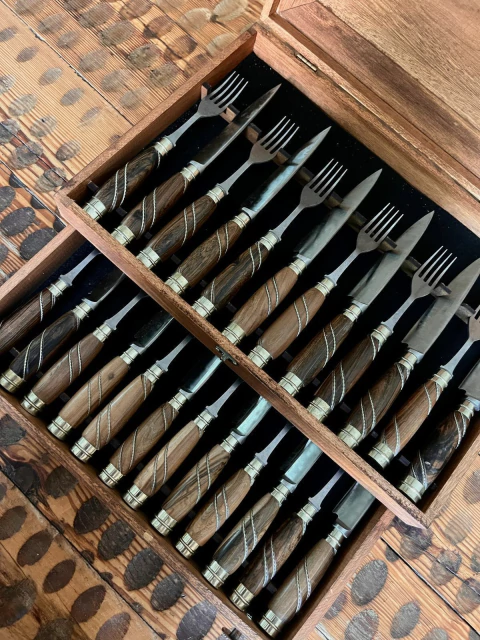 Juego para Comensales Madera & Alpaca con Trenza