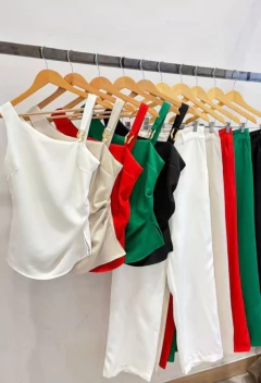 CONJUNTO KYRA BARACHIC na internet