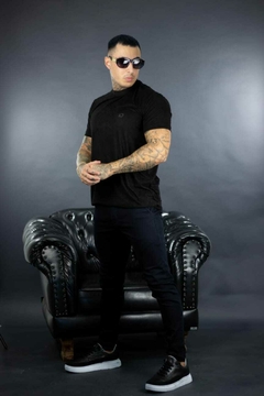 Camiseta Effel Preta Suede