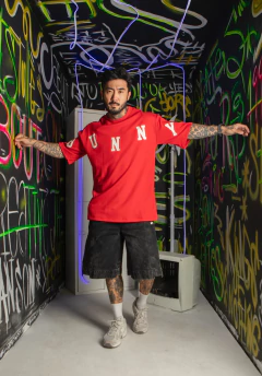 Camiseta Oversized Bunny Vermelha na internet