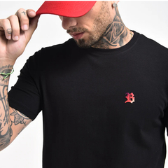 Camiseta Blck Preta Logo Degradê vermelho na internet