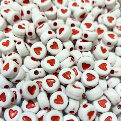 Cuentas Plásticas - Corazón Rojo Cuenta Blanca 7mm - comprar online