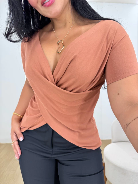 Blusa transpassada • Luiza - comprar online