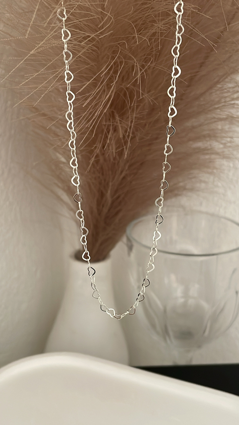 Colar em prata mini corações vazado