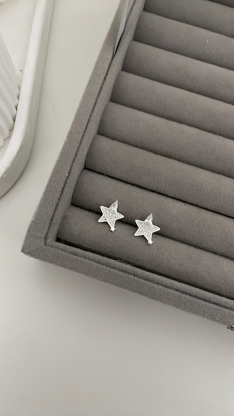 Brinco estrela cravejada
