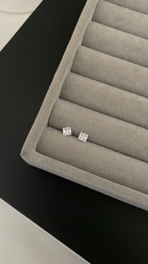 Brinco ponto de luz quadrado