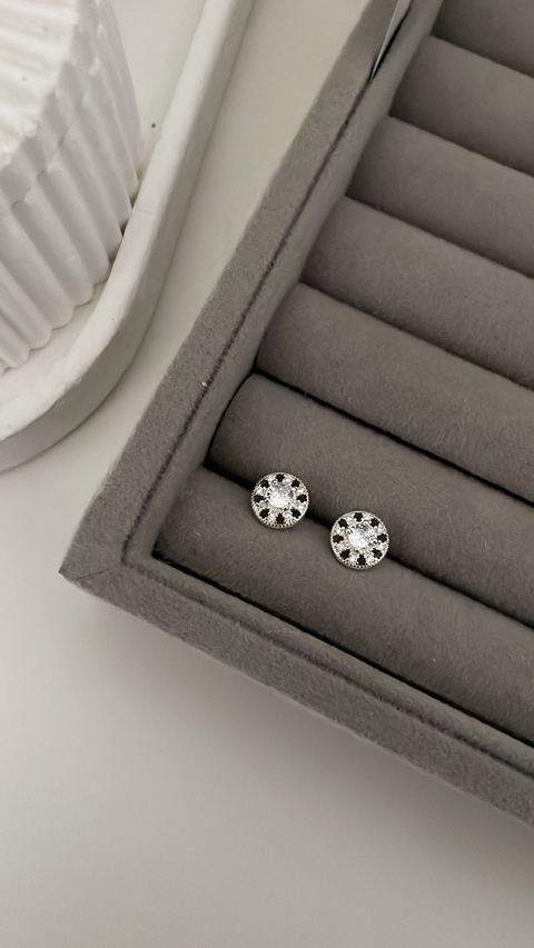 Brinco ponto de luz cravejado