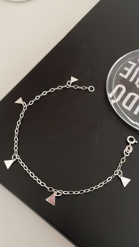 Pulseira em prata triângulo