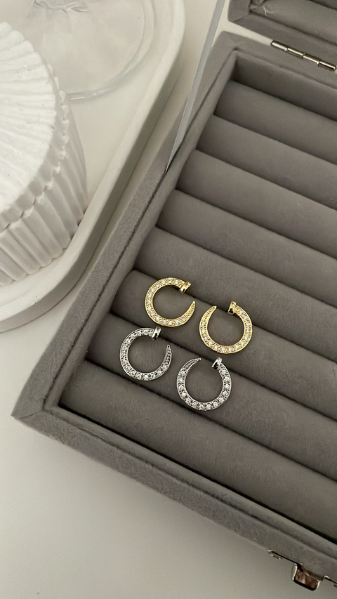 Brinco prego cravejado