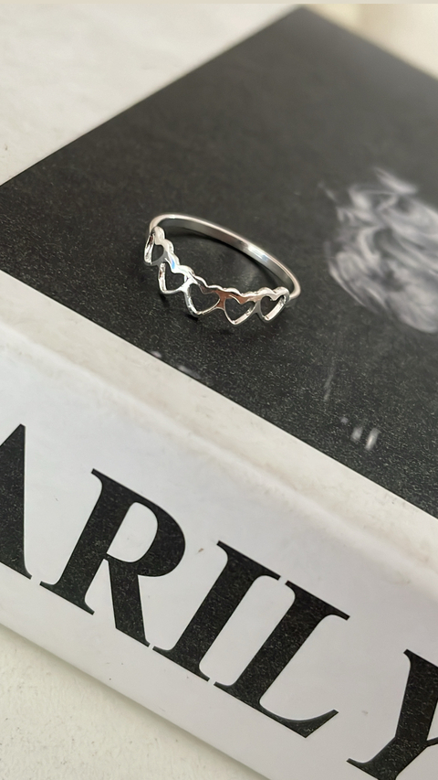 Anel mini corações vazado