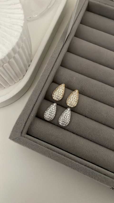 Brinco gota cravejado