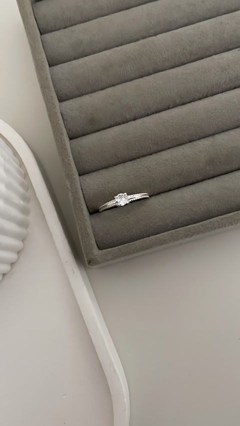 Anel solitário em prata