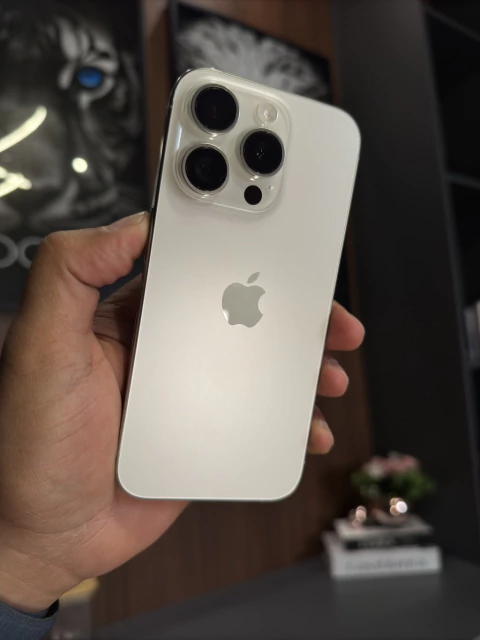 iPhone 15 Pro 128GB Titanium Branco Seminovo