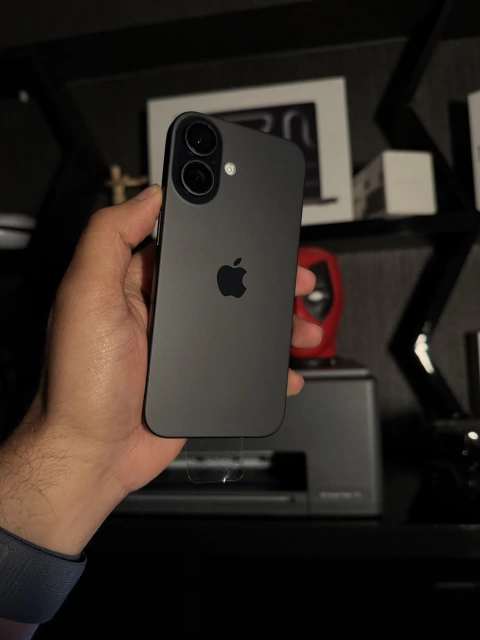 iPhone 16 128GB Preto Seminovo