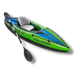 Kayak inflable Challenger de color verde y azul, con asiento y remo.