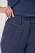CALÇA ADRIELI RISCA DE GIZ AZUL MARINHO na internet