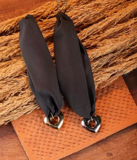 Colar lenço (preto OU marrom) pingente coração - comprar online