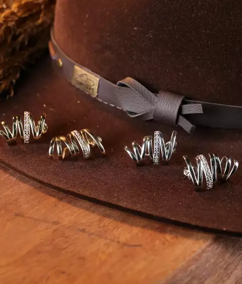Brinco earcuff liso e detalhe cravejado - comprar online