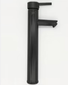Griferia monocomando pico alto para baño negro semi mate