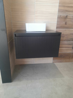 Vanitory Martina de colgar madera laqueada MDF 1 cajon frente ranurado + cajon oculto