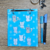 Caderno A5 e mini fichário com estampas de gatinhos em fundo azul, acompanhado de canetas e clipes.