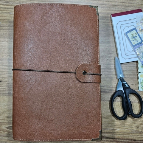 Caderno Estilo Midori Caramelo A5 | Capa Sintética com Detalhes em Ouro Velho | 4 Inserts com Papel de Alta Qualidade |