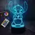 Luminária LED 3D do personagem Stitch da Disney, com luz azul e controle remoto, em um ambiente decorativo.