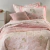 Kit Colcha Casal 200 Fios Karsten Lily Rosa - Girassol Bordados | Cama - Mesa - Banho