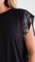 Remera tachas Yei