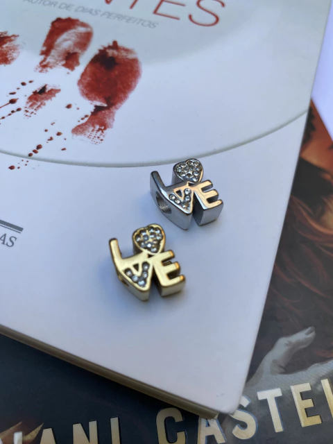 Berloque Love com pedrinhas em aço inox Gold/prata - comprar online