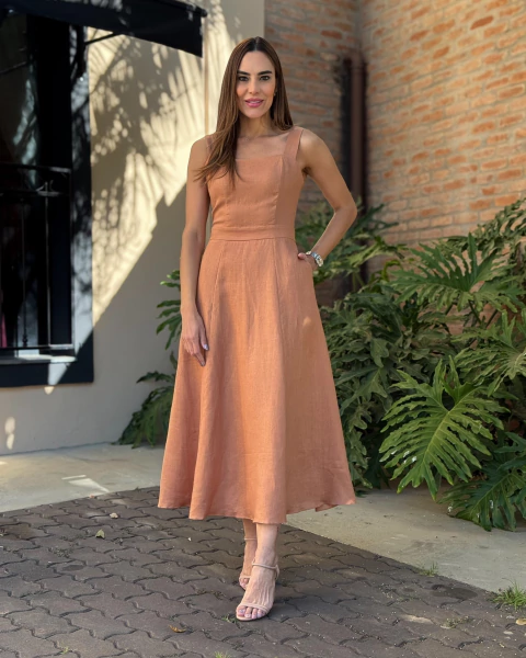VESTIDO LINHO MIDI EVASE CARAMELO KARMANI 012923
