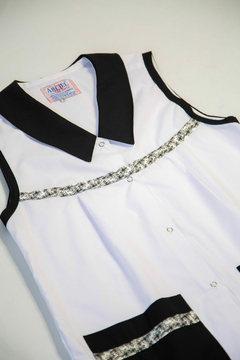 Renata (Margaritas) Abrochado adelante - Base Blanca - comprar online