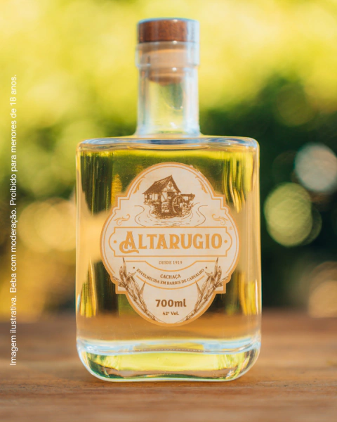 Cachaça Altarugio Ouro 700ml