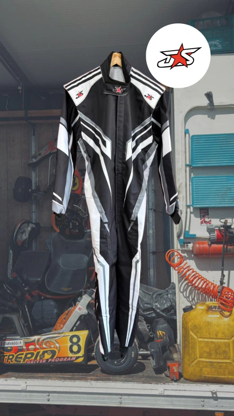 Modelo Tech Negro Gris y Blanco Karting