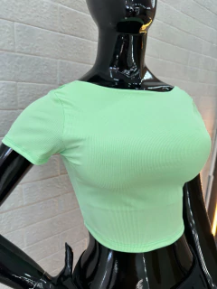 Cropped Canelado Manga Curta com Decote em U nas Costas na internet