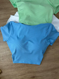 Cropped Canelado Manga Curta com Decote em U nas Costas