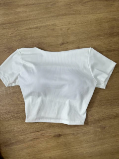 Cropped Canelado Manga Curta com Decote em U nas Costas - Baratão Confecções