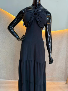 Vestido Longo em Viscose com Amarração no Pescoço e Abertura com Elástico nas Costas na internet