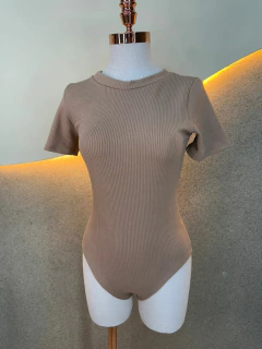 Body Feminino Canelado Anarruga com Manga Curta - Conforto com Estilo - comprar online