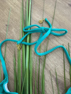 Biquíni Cortininha com Babados e Levanta Bumbum - Estilo e Charme para os Dias de Sol