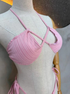 Biquíni Canelado Rosa com Amarrações - Estilo e Versatilidade para o Verão na internet