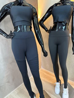 Top Fitness Básico em Poliéster com Elastano Preto