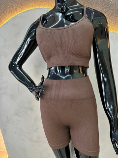 Conjunto Fitness Feminino em Poliamida e Elastano - Top Cropped + Shorts Cintura Alta - comprar online